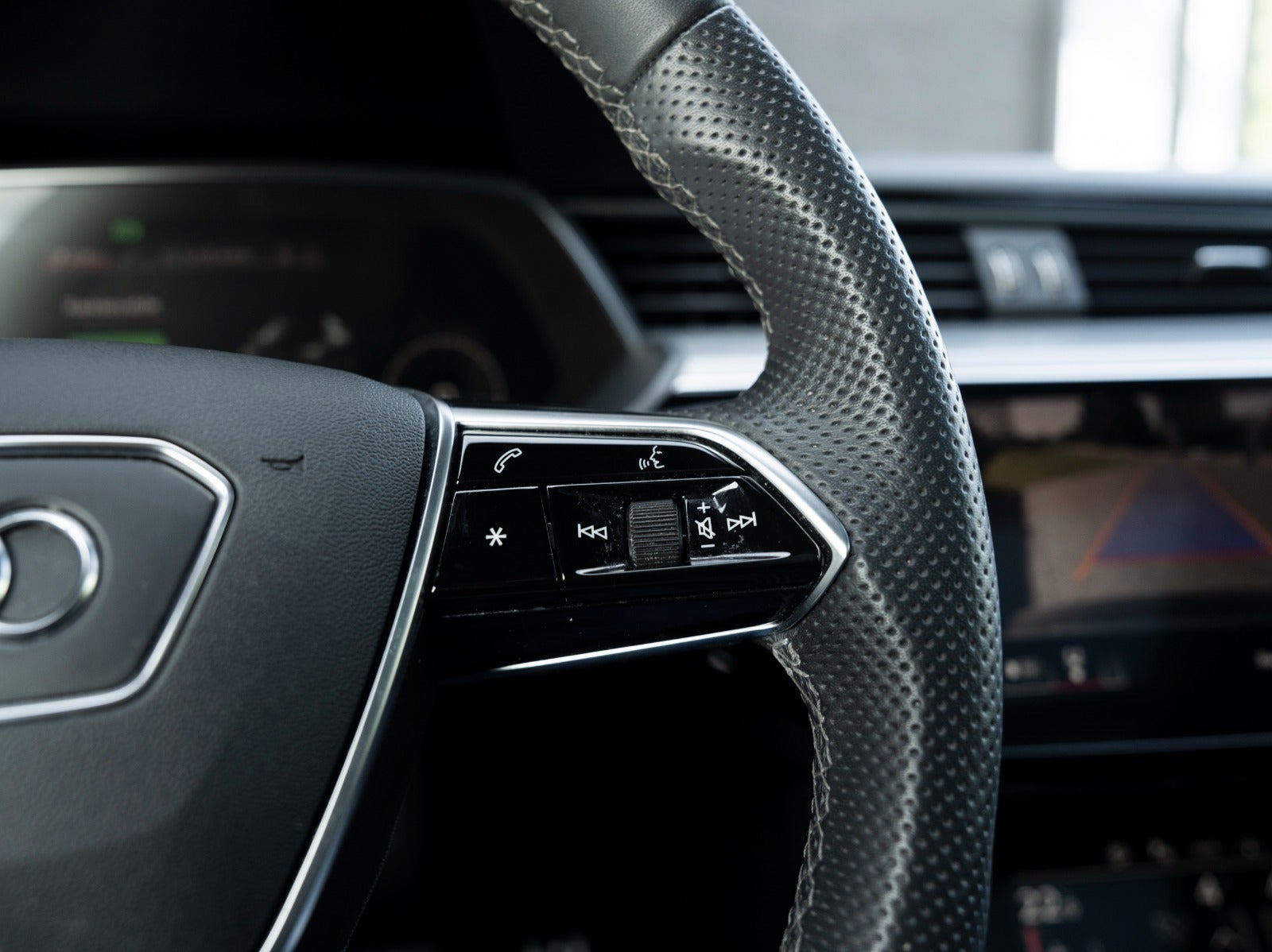 Sort Audi Q8 e-tron fra 2023
