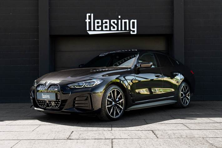 Sort BMW i4 fra 2023 set udefra