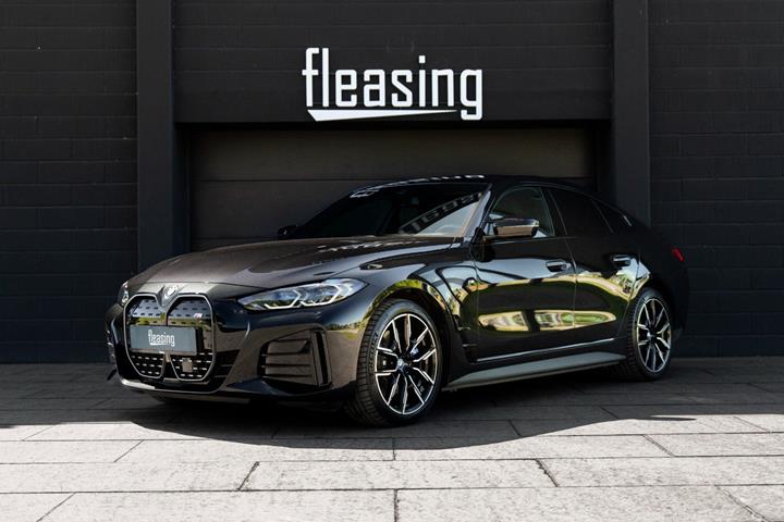 Sort BMW i4 fra 2023 set udefra