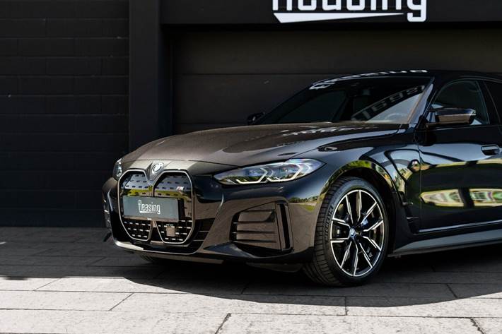 Sort BMW i4 fra 2023