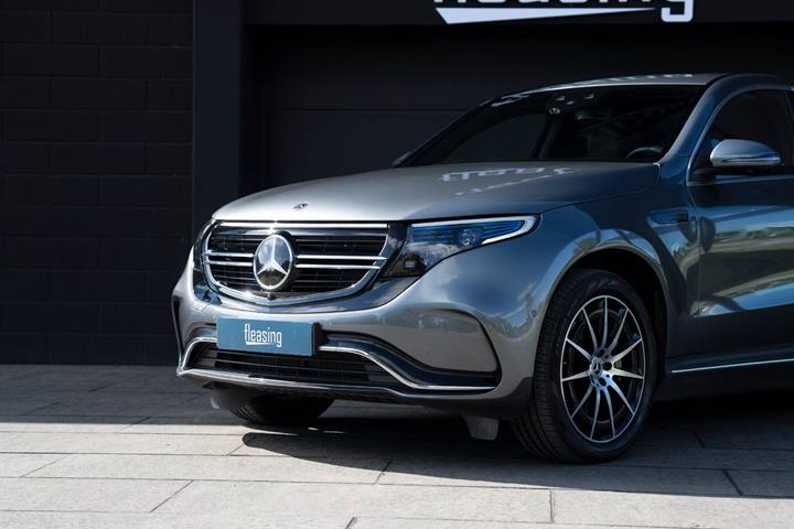 Grå Mercedes EQC400 fra 2021