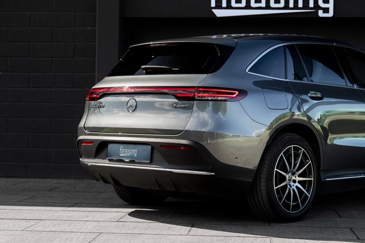 Grå Mercedes EQC400 fra 2021