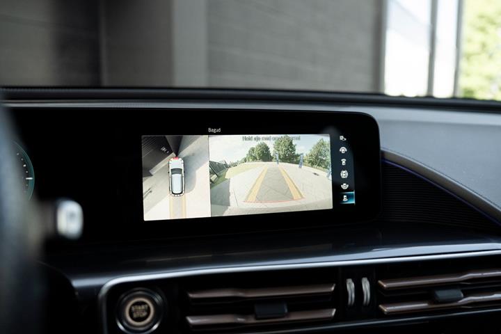 Grå Mercedes EQC400 fra 2021