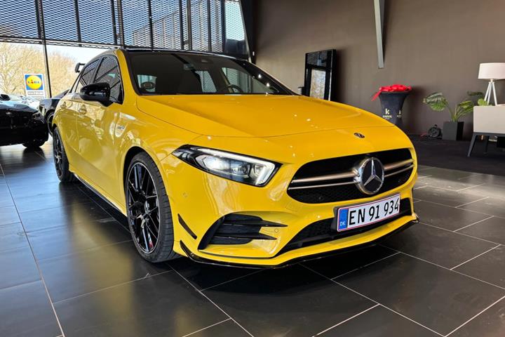 Gul Mercedes A35 fra 2020 set udefra