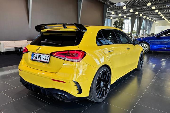 Gul Mercedes A35 fra 2020