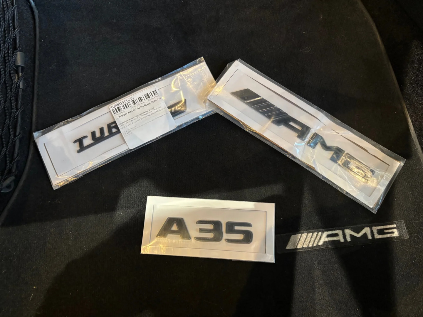 Gul Mercedes A35 fra 2020
