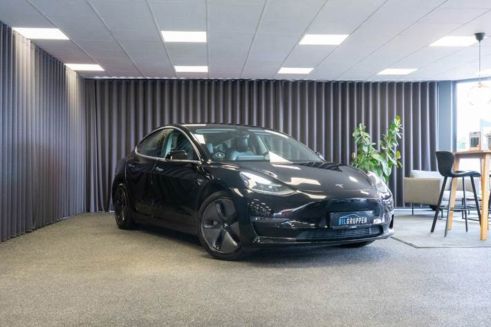 Sort Tesla Model 3 fra 2019