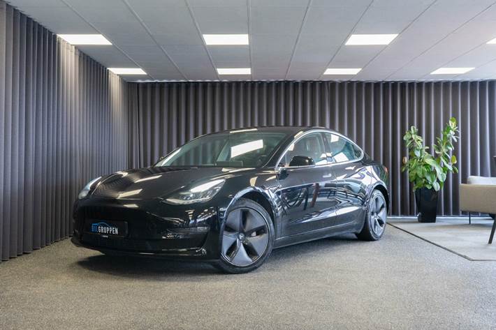 Sort Tesla Model 3 fra 2019
