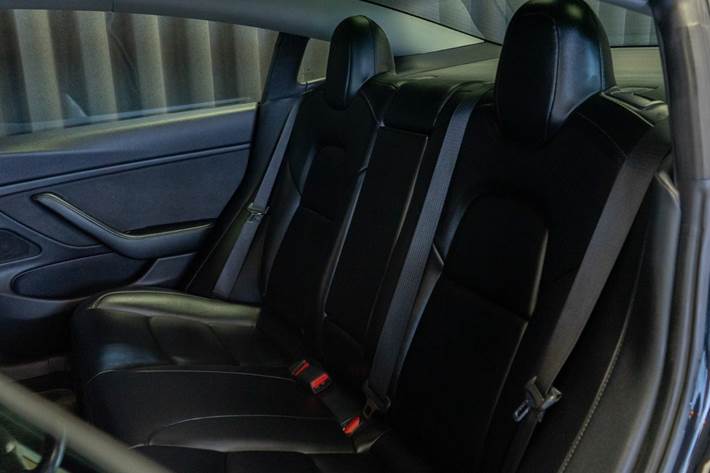 Sort Tesla Model 3 fra 2019