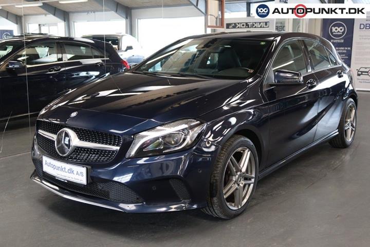 Blå Mercedes A200 d fra 2017 set udefra