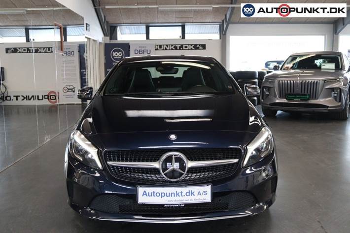 Blå Mercedes A200 d fra 2017