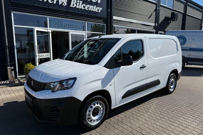 Hvid Peugeot Partner fra 2021