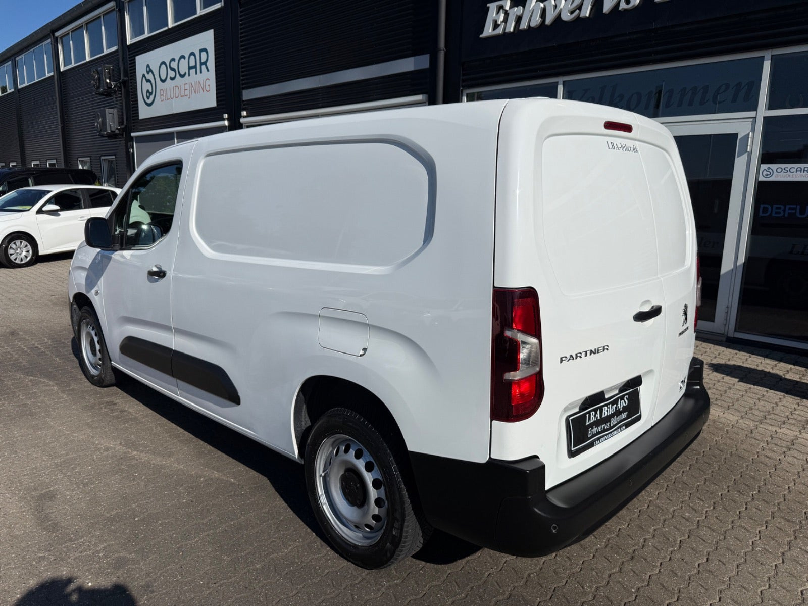 Hvid Peugeot Partner fra 2021