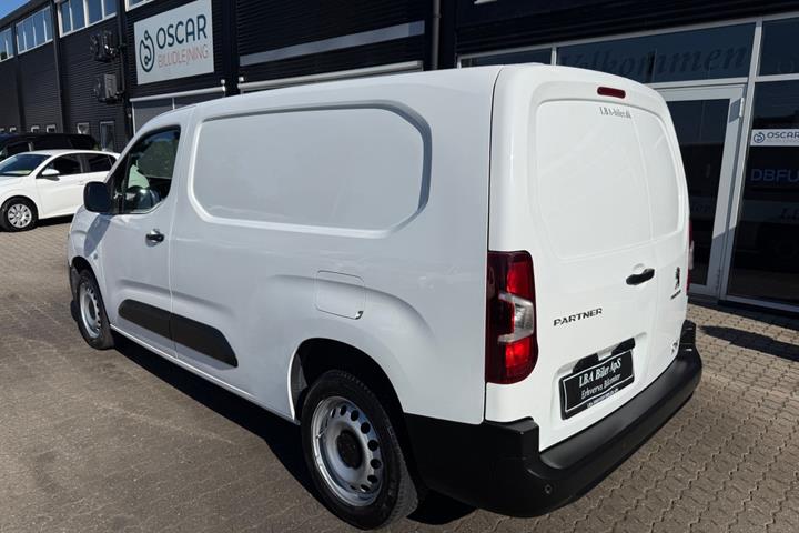 Hvid Peugeot Partner fra 2021