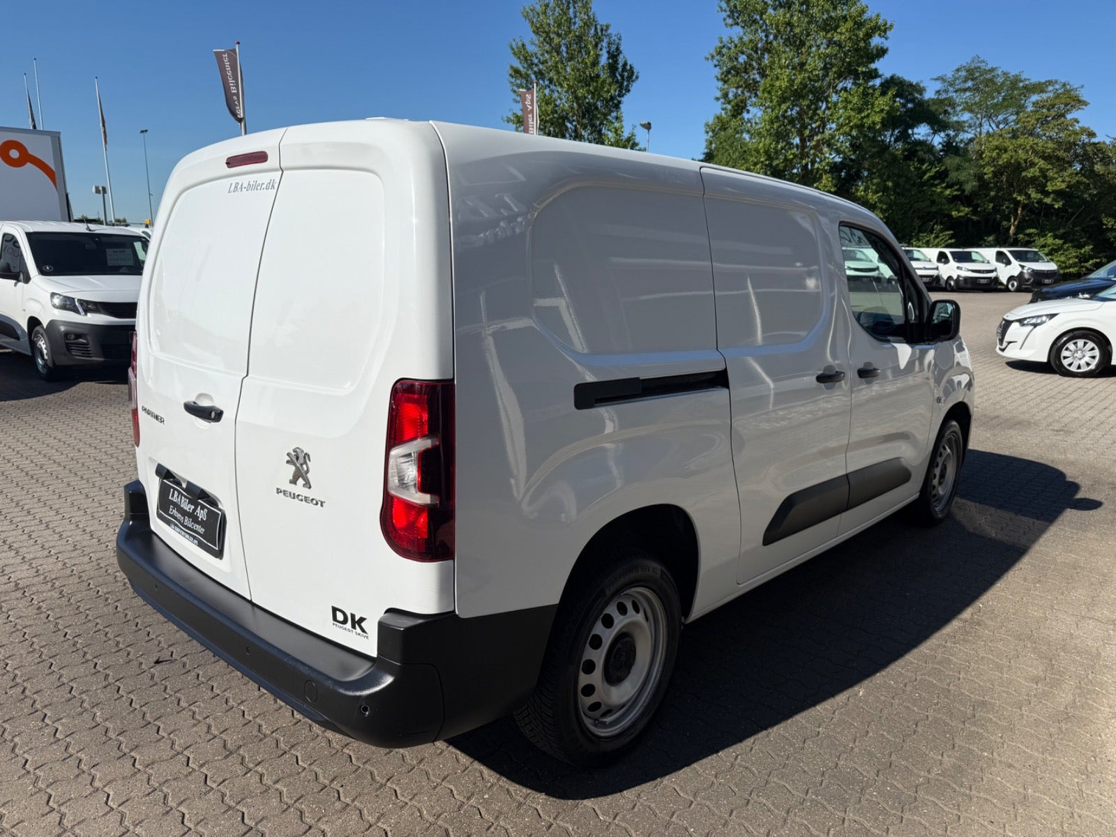 Hvid Peugeot Partner fra 2021