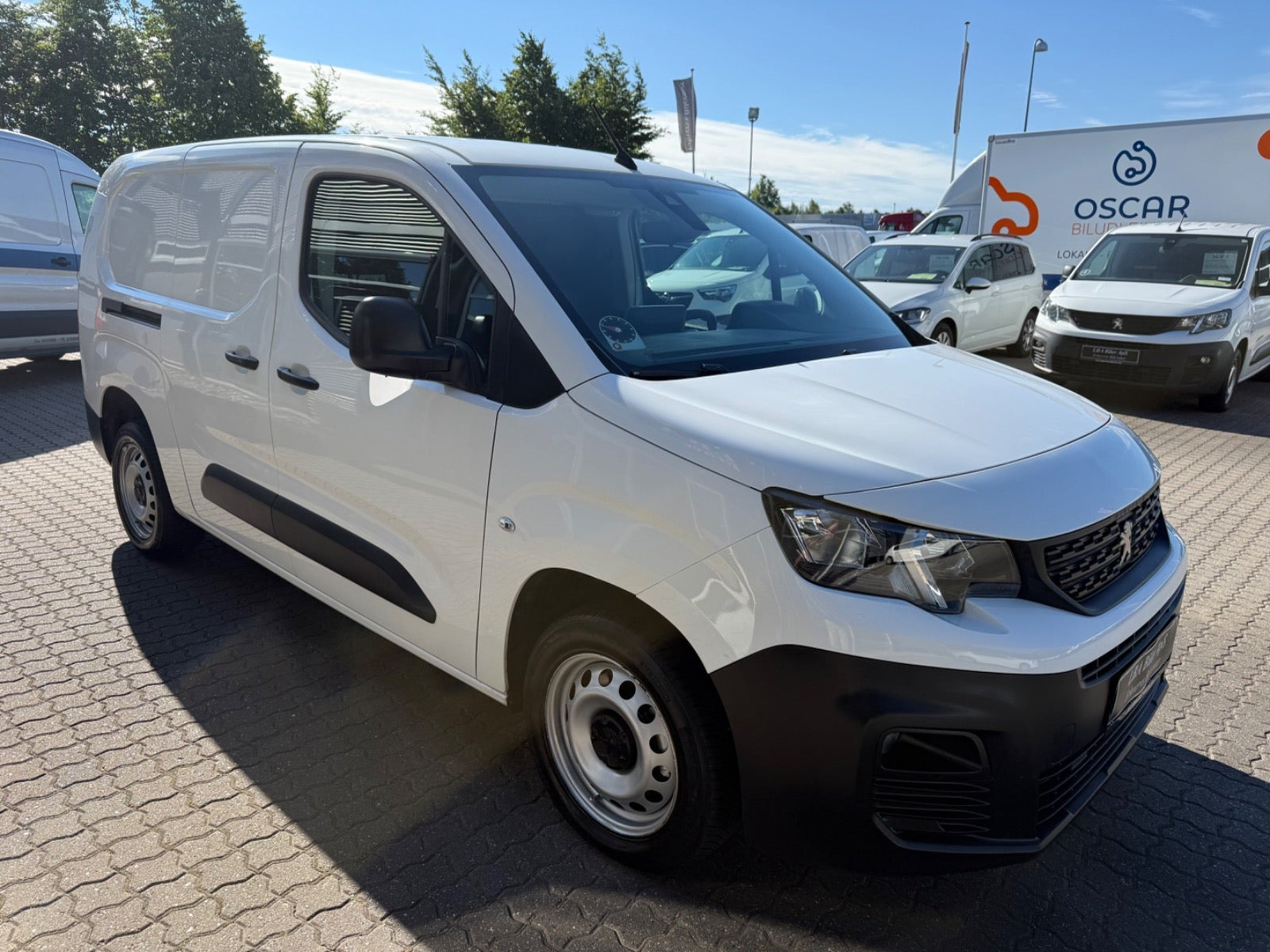 Hvid Peugeot Partner fra 2021