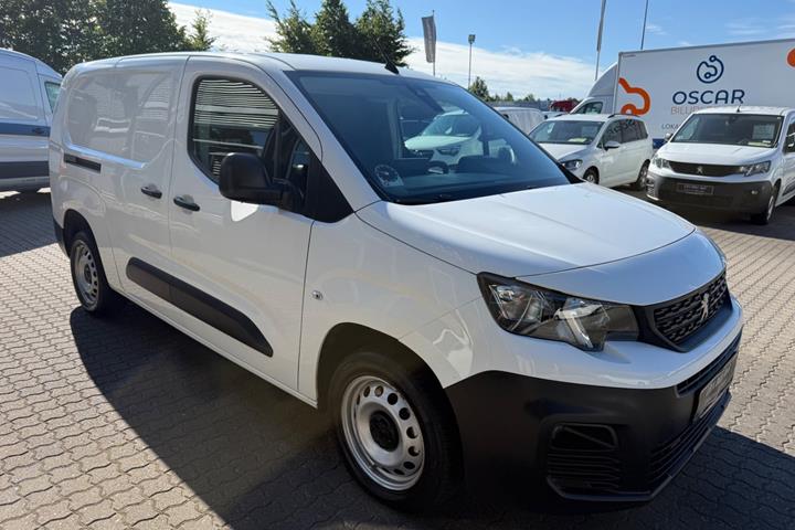 Hvid Peugeot Partner fra 2021