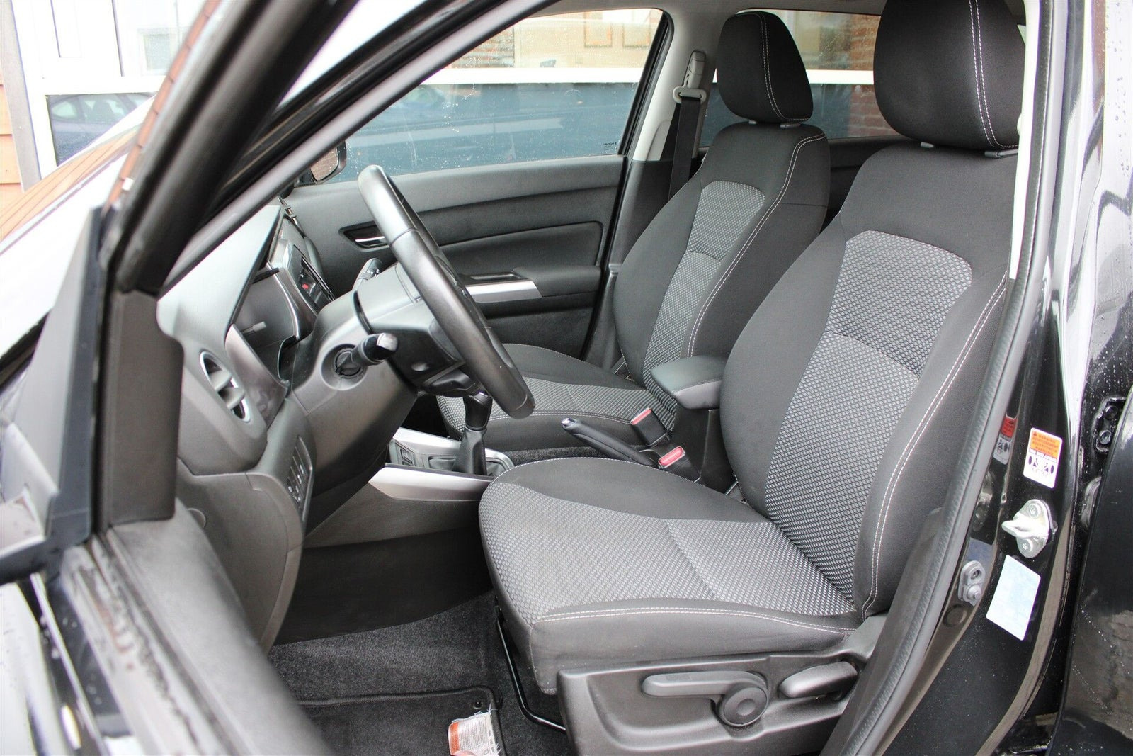 Sort Suzuki Vitara fra 2019