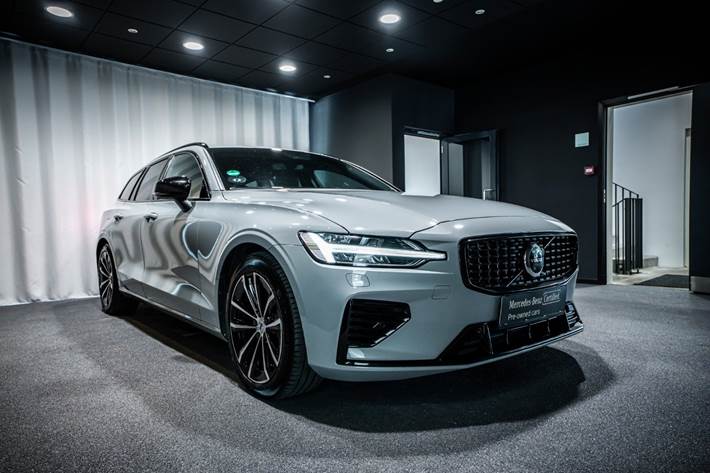Grå Volvo V60 fra 2024