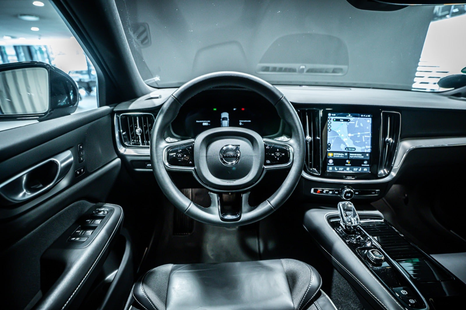 Grå Volvo V60 fra 2024