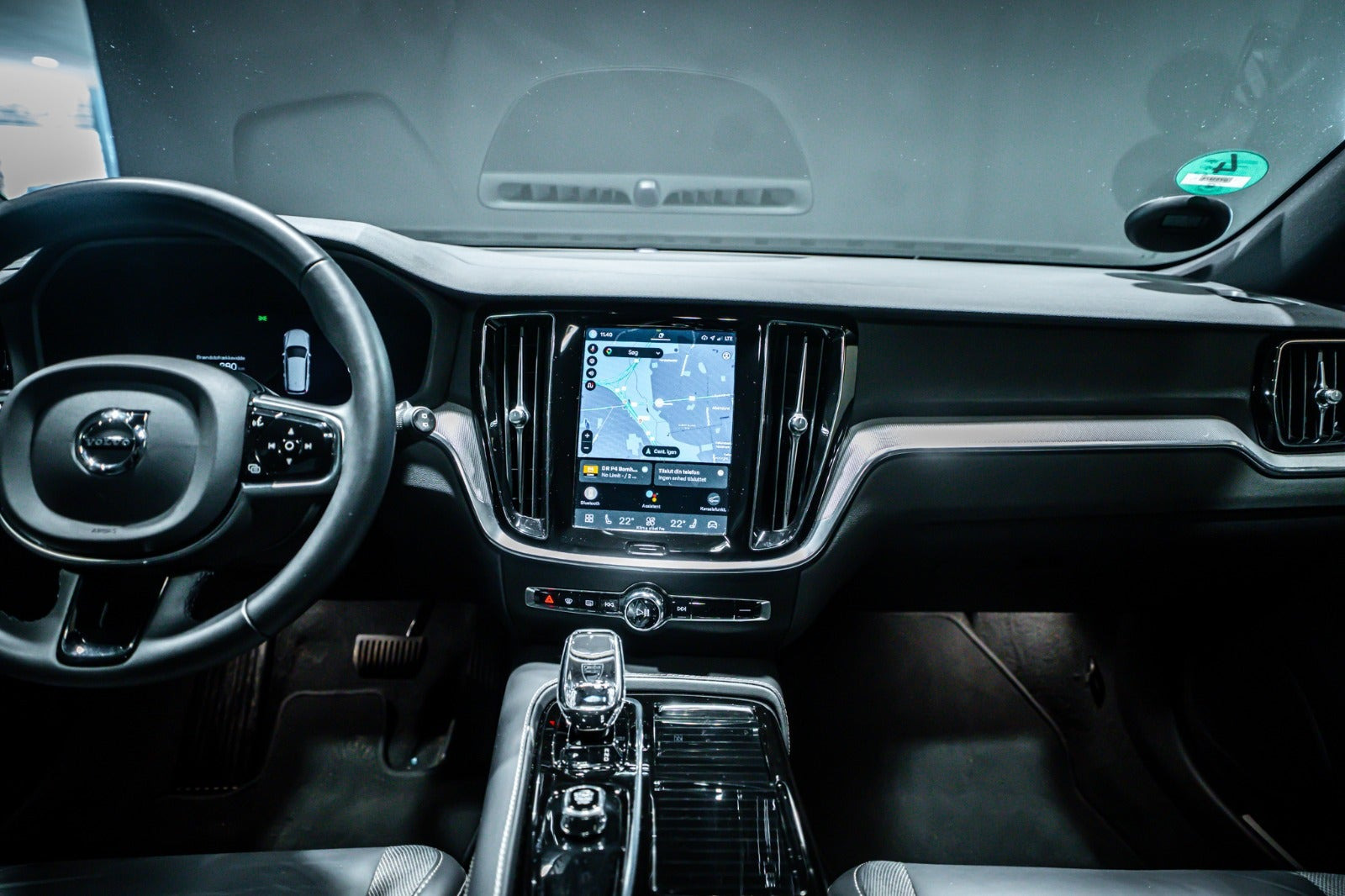 Grå Volvo V60 fra 2024