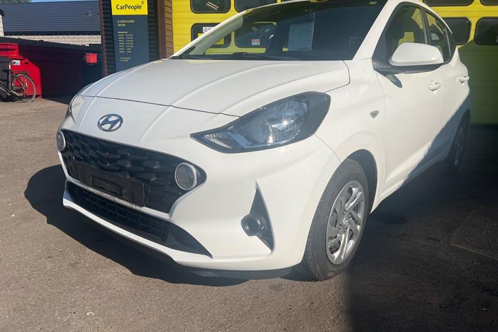 Hvid Hyundai i10 fra 2021
