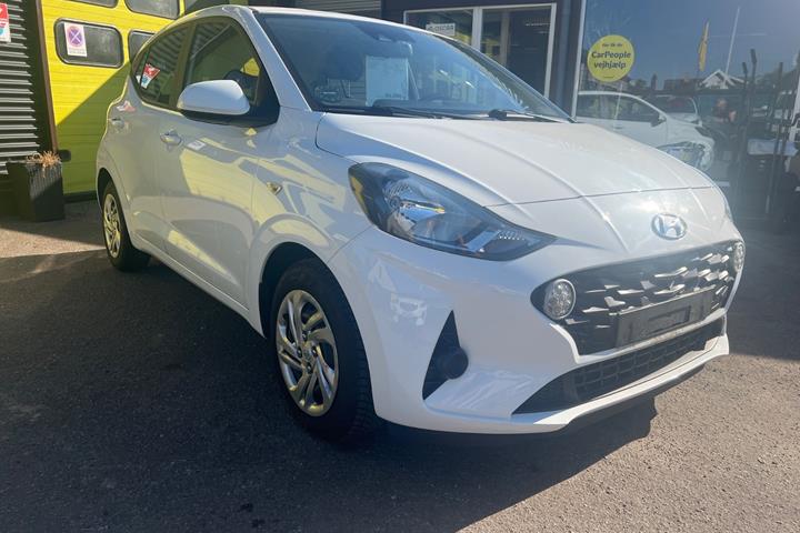 Hvid Hyundai i10 fra 2021