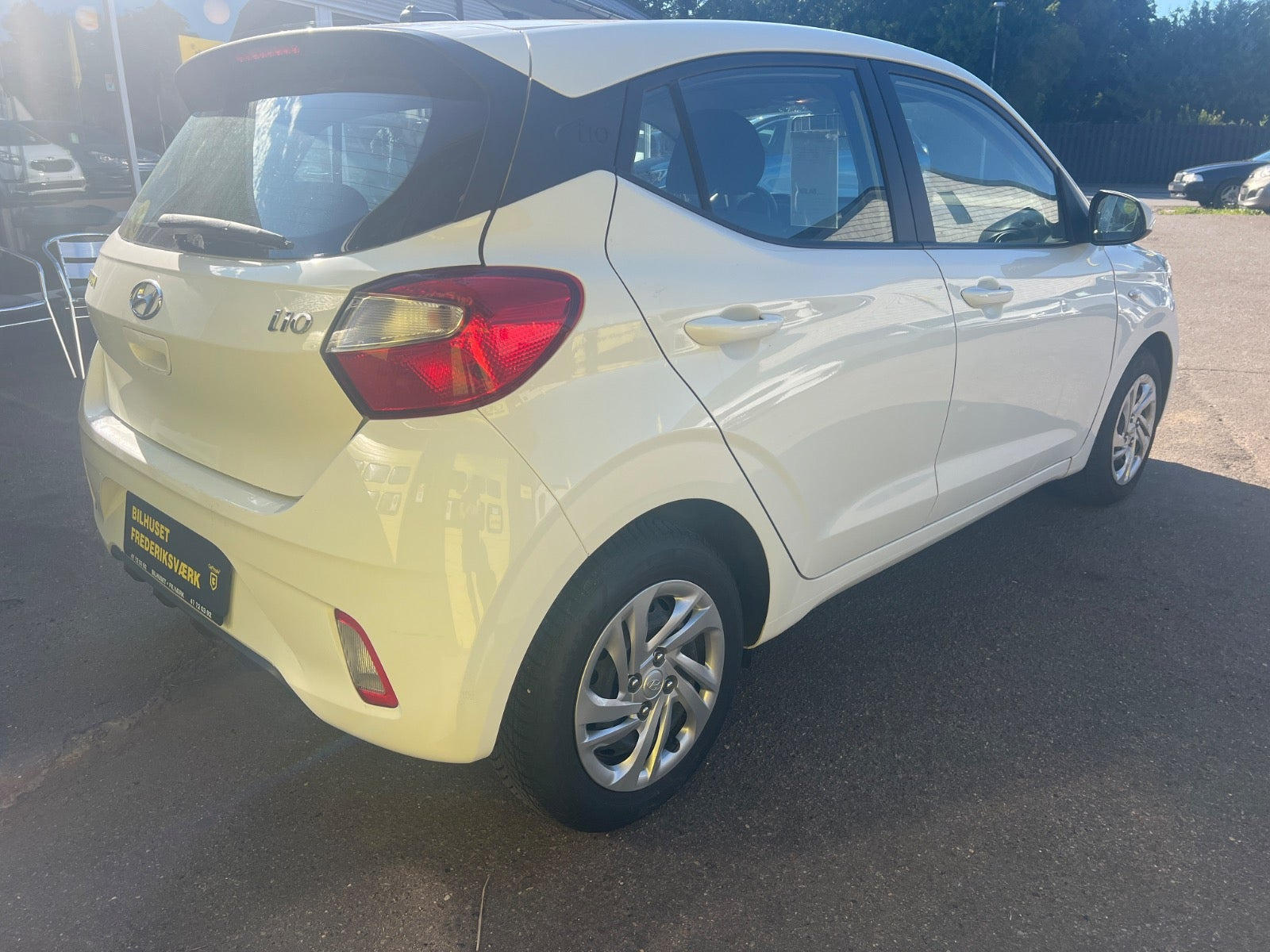 Hvid Hyundai i10 fra 2021