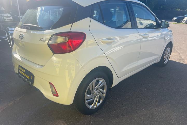 Hvid Hyundai i10 fra 2021