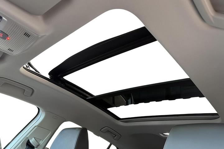 Hvid Skoda Enyaq fra 2021