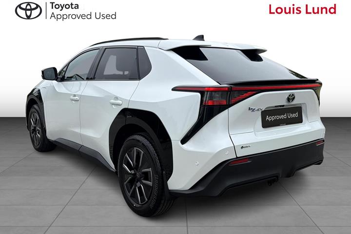 Hvid Toyota BZ4X fra 2026