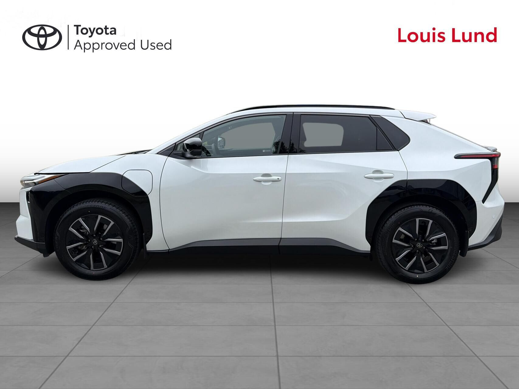 Hvid Toyota BZ4X fra 2026