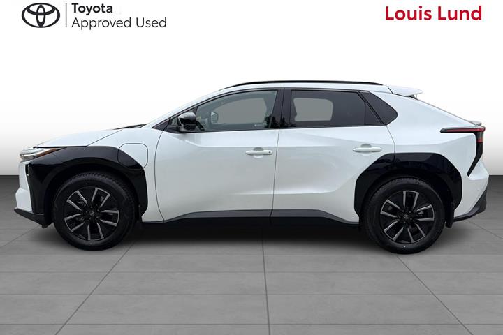 Hvid Toyota BZ4X fra 2026