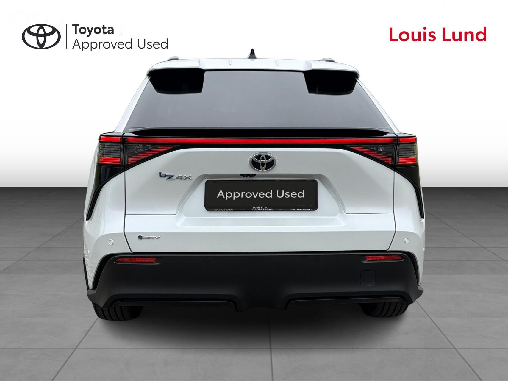 Hvid Toyota BZ4X fra 2026