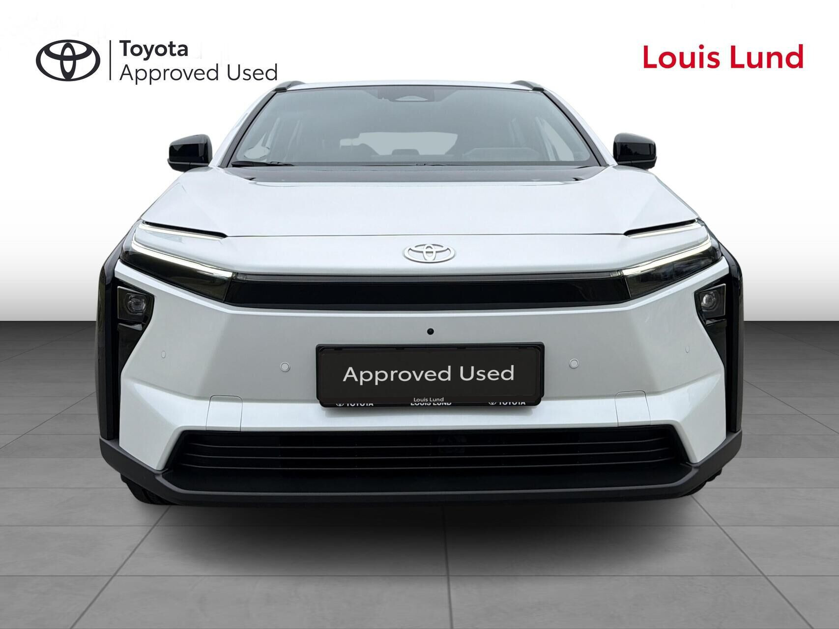 Hvid Toyota BZ4X fra 2026