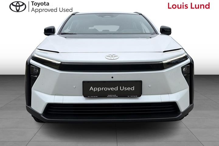 Hvid Toyota BZ4X fra 2026