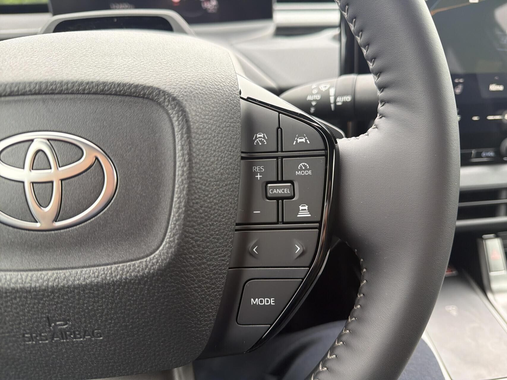 Hvid Toyota BZ4X fra 2026