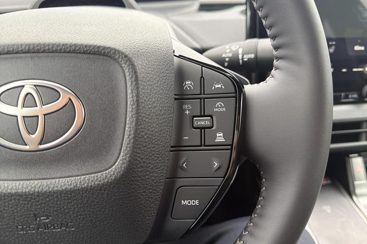Hvid Toyota BZ4X fra 2026