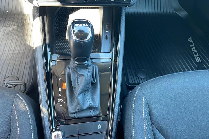 Sort Skoda Scala fra 2021