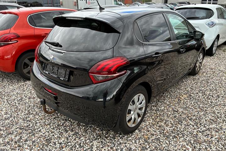 Sort Peugeot 208 fra 2018