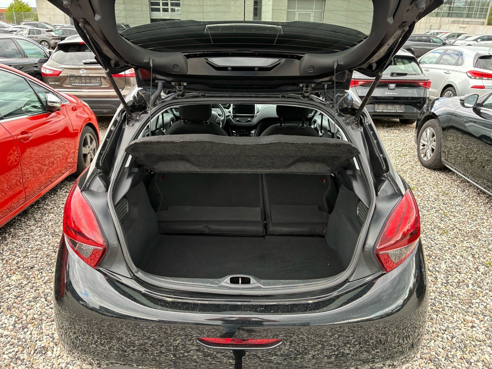 Sort Peugeot 208 fra 2018