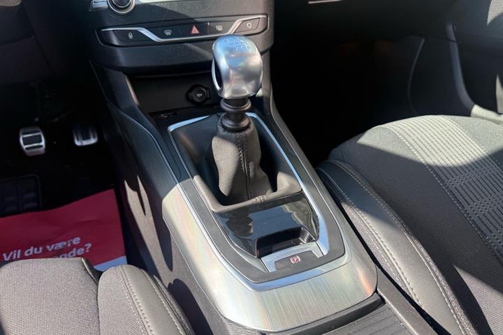 Sort Peugeot 308 fra 2019