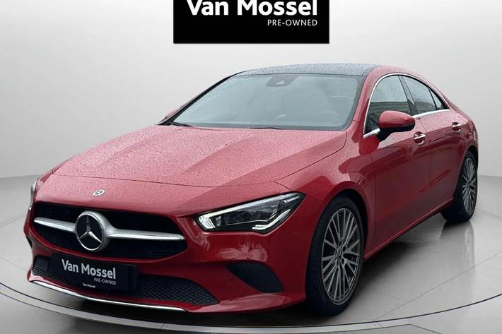 Rød Mercedes CLA200 fra 2019