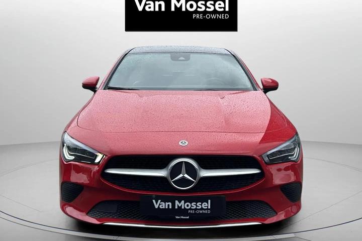 Rød Mercedes CLA200 fra 2019