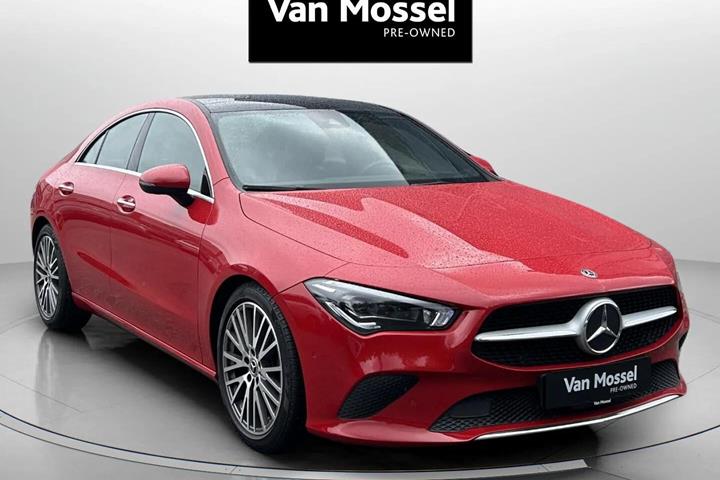 Rød Mercedes CLA200 fra 2019