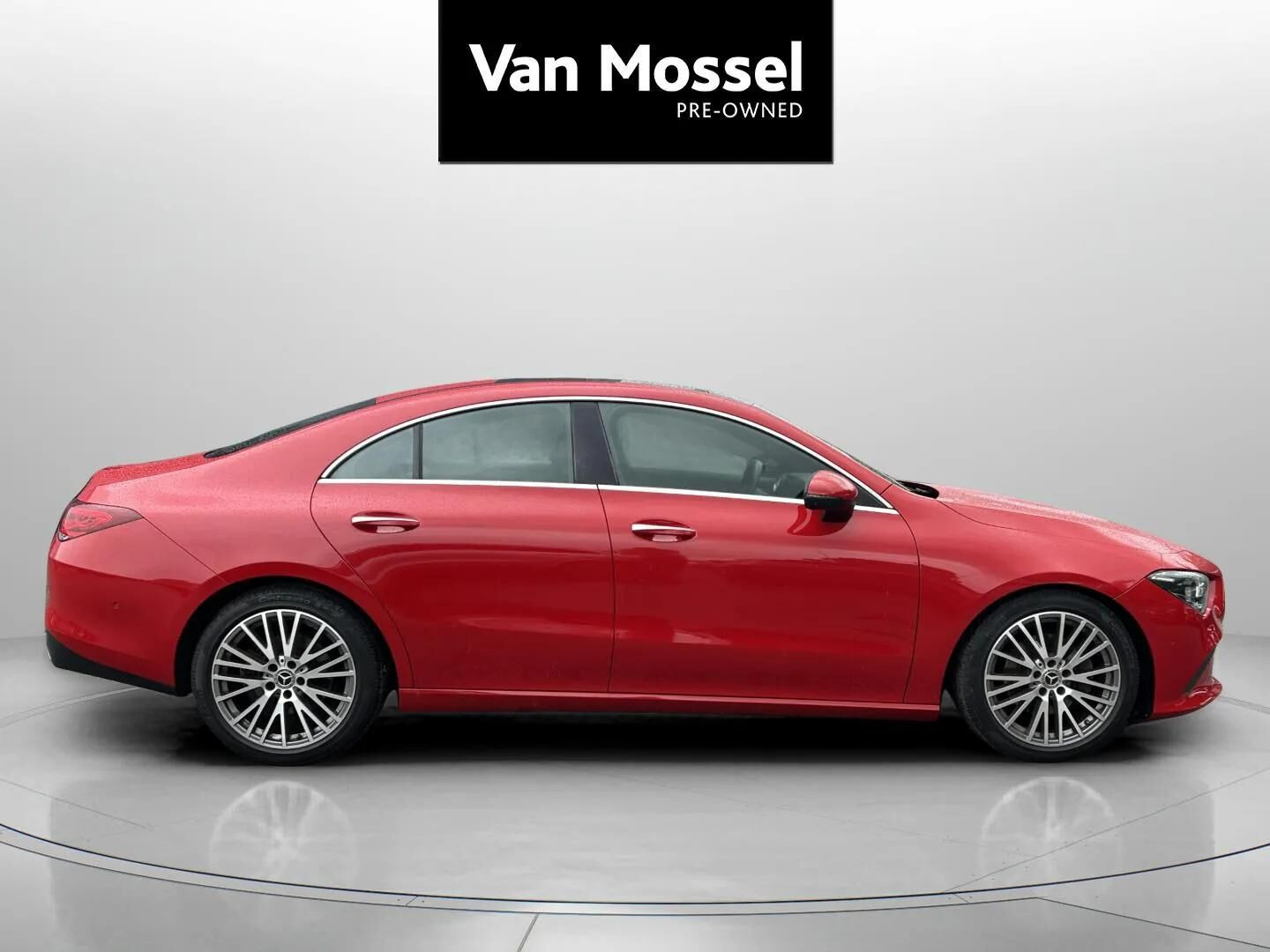 Rød Mercedes CLA200 fra 2019