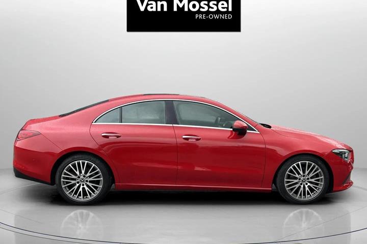 Rød Mercedes CLA200 fra 2019