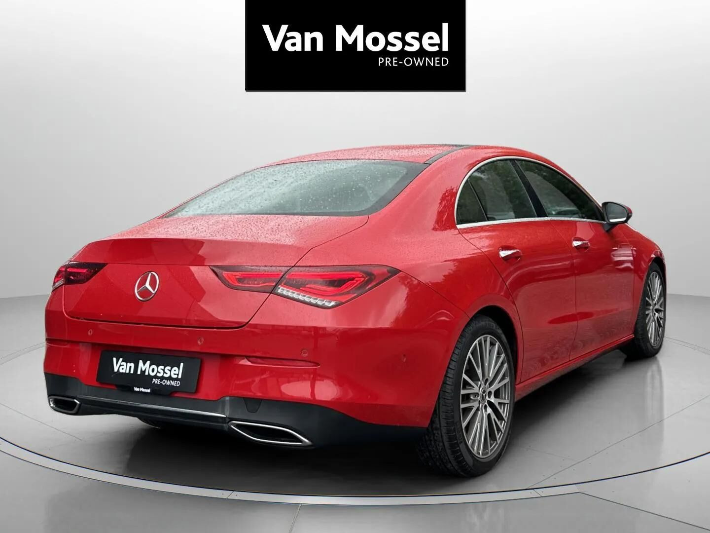 Rød Mercedes CLA200 fra 2019