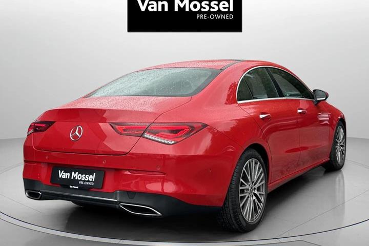 Rød Mercedes CLA200 fra 2019