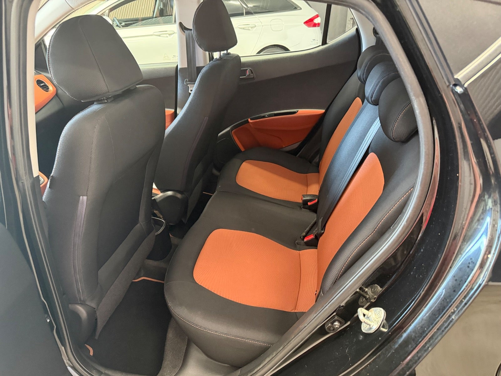Sort Hyundai i10 fra 2014